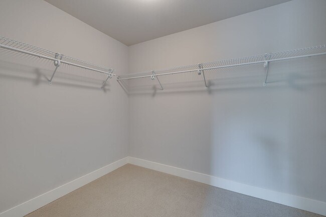 Building Photo - Beautiful 4 bedroom home in Canterbury Par...