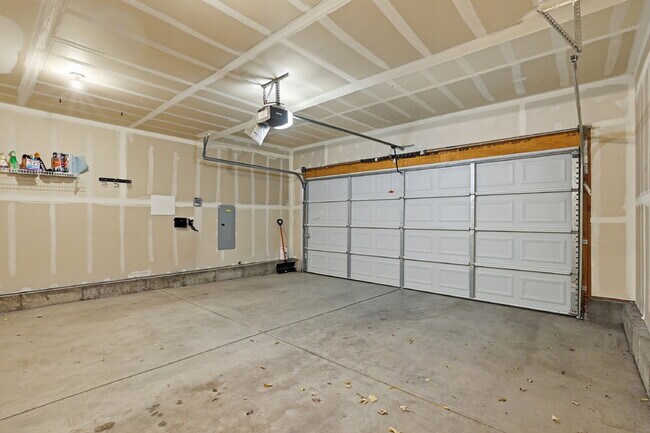 Building Photo - $2,240.95, 3 bed, 2.5 bath located in Colorado Springs with a large backyard.
