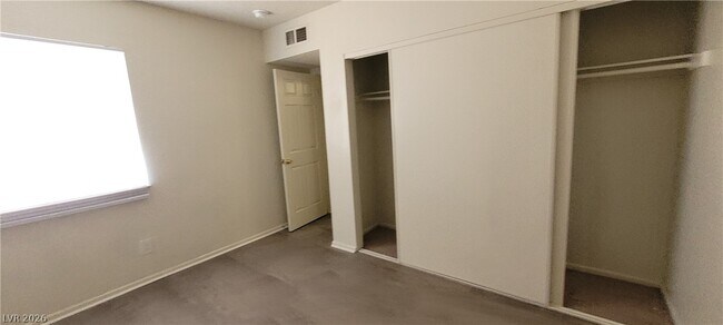 Building Photo - 574 Roxella Ln