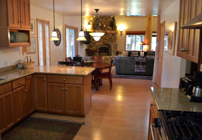 Building Photo - Sweet 2BD Cabin! Avail for a 3-6 month Winter lease! Available 12/01/26- 3/31/27