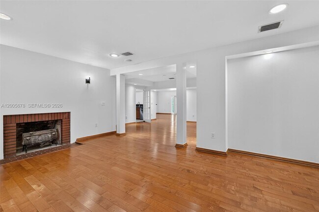 Building Photo - 1237 Aduana Ave