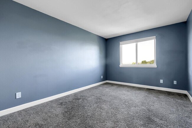 Building Photo - 11565 Crow Hill Dr