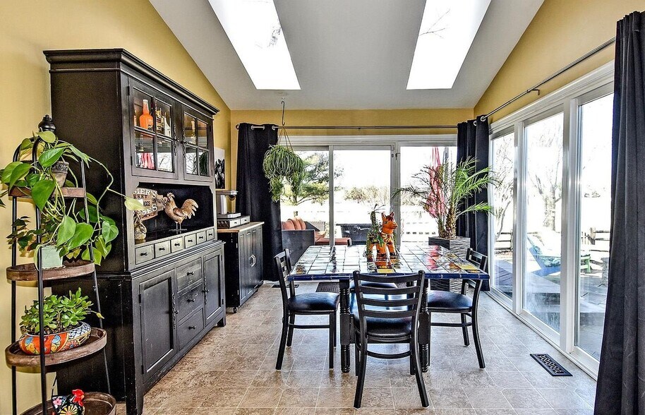 Building Photo - 13926 Deviar Dr