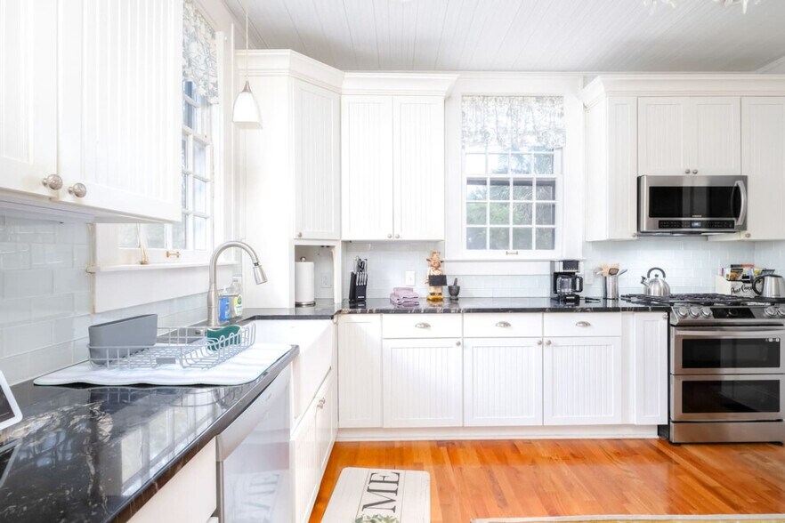 Building Photo - 406 NE 7th Ave