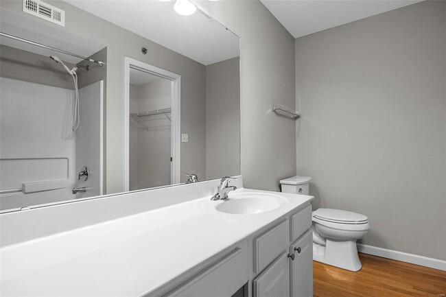 Building Photo - 432 Saravalle Dr