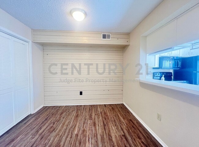 Building Photo - Beautiful 2-story 1/1.5 Mediterranean Style Condo in Gated Dallas Community For Rent!