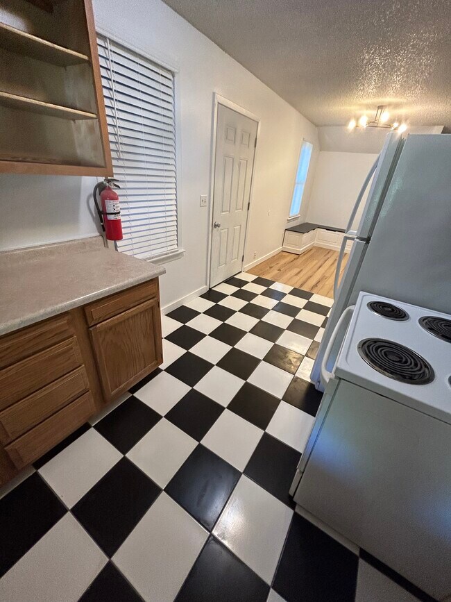 2nd floor kitchen - 670 S Governor St