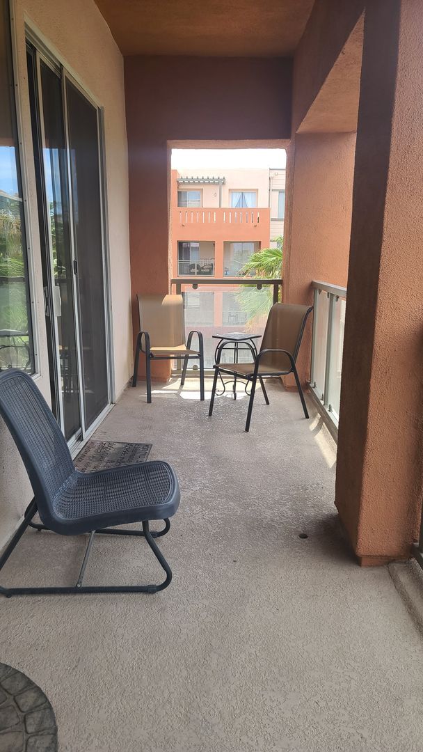 Building Photo - 2 Bedroom condo located in Park Avenue