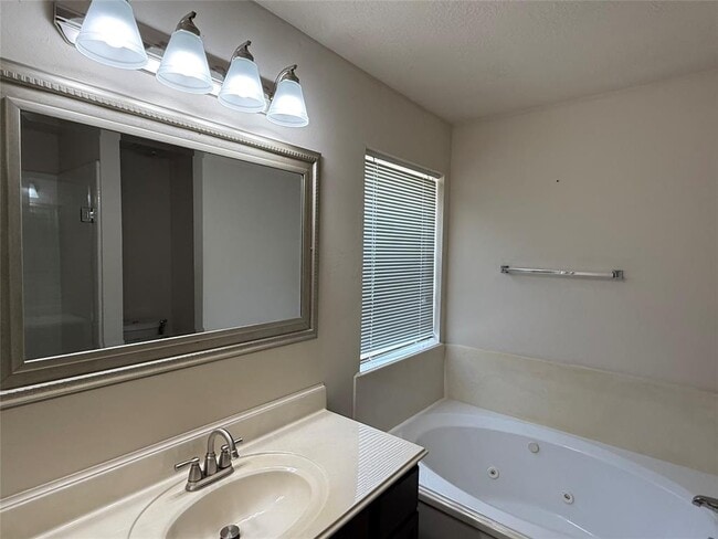 Building Photo - 6834 Catarina Cir