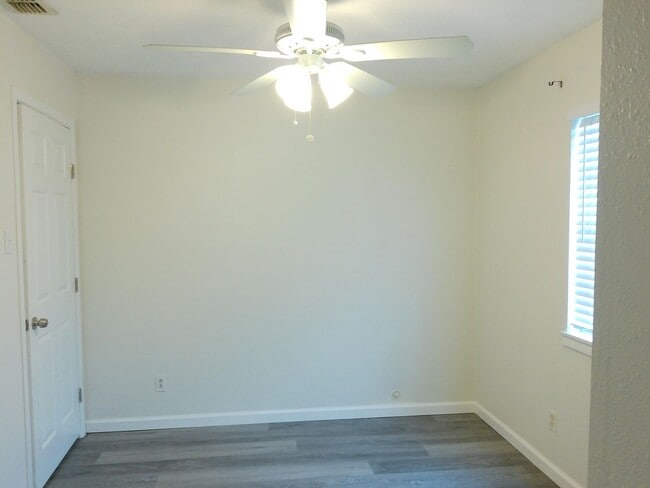 Building Photo - 2930 E Harrington Dr