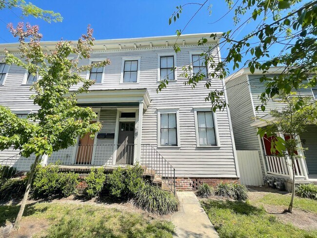 Primary Photo - 2 BED | 2 BATH | PRIVATE PARKING | DIXON PARK