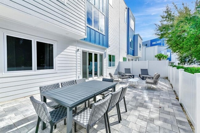 Building Photo - 7770 Sandy Ridge Dr