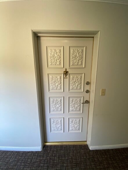 Building Photo - 1262 S Barrington Ave