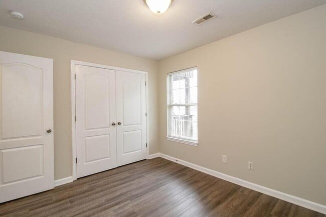 Building Photo - 1640 Golf Club Ln
