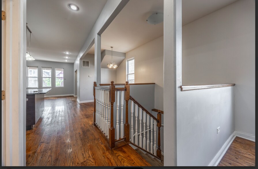 Building Photo - 3444 W Schubert Ave