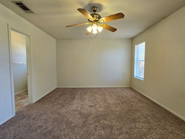 Building Photo - 3303 Driftwood Dr