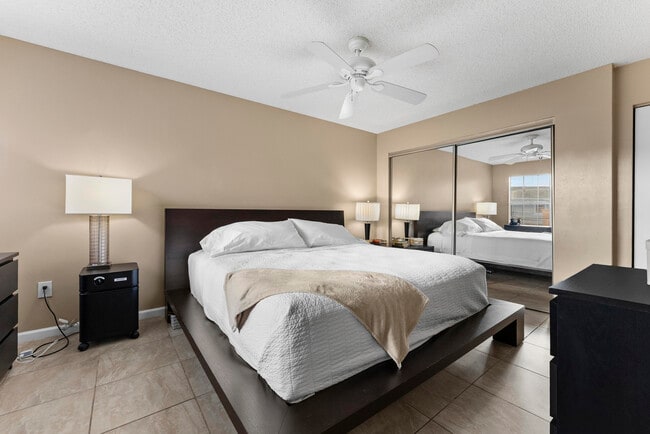 Building Photo - 1365 Crystal Way