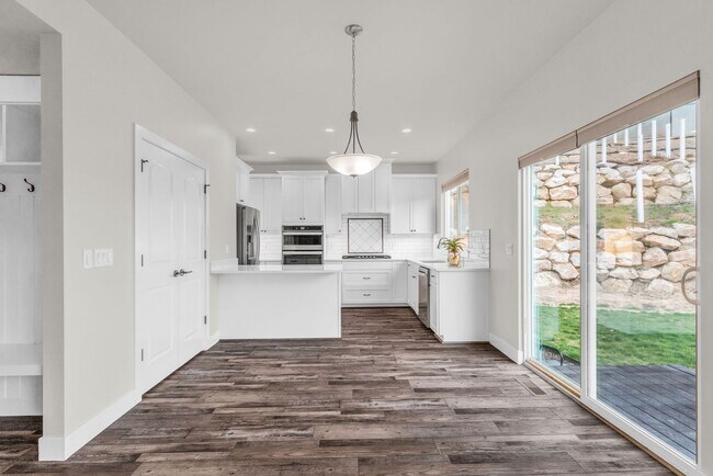 Building Photo - Spacious 6 Bed Home with Dual Kitchens, EV Charging & Modern Finishes in Layton