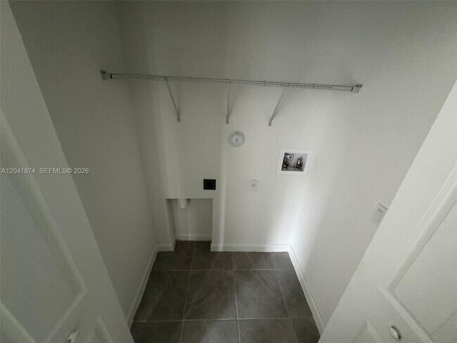 Building Photo - 285 SW 159th Ln