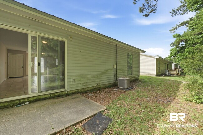 Building Photo - 6415 Schoel Ln