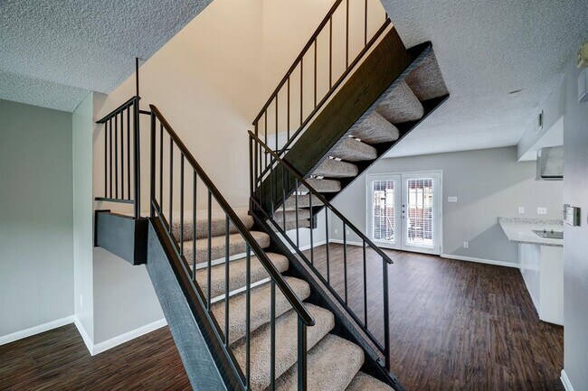 Building Photo - 10306 Hammerly Blvd