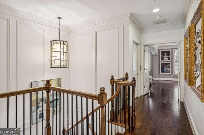 Building Photo - 9026 Riverbend Manor