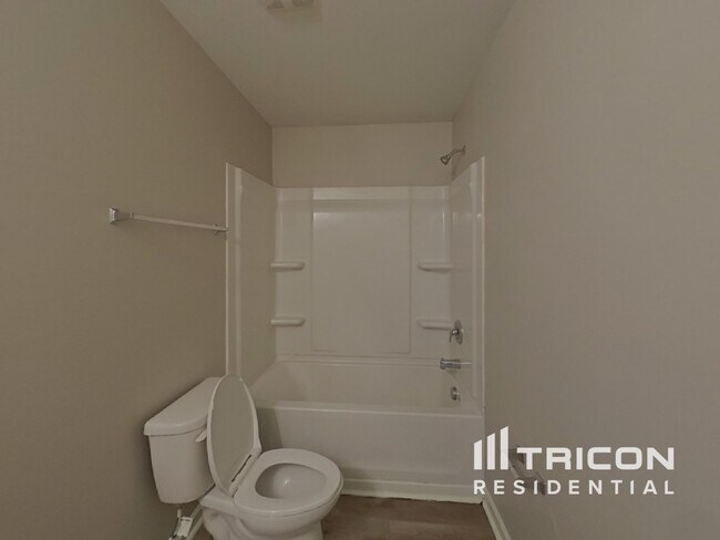 Building Photo - 3650 Lebella Ln