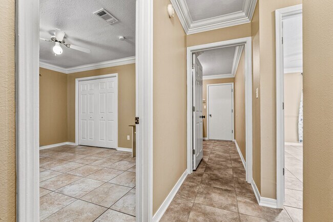 Building Photo - 4/2 Cantonment Property in Kings Road Neighborhood