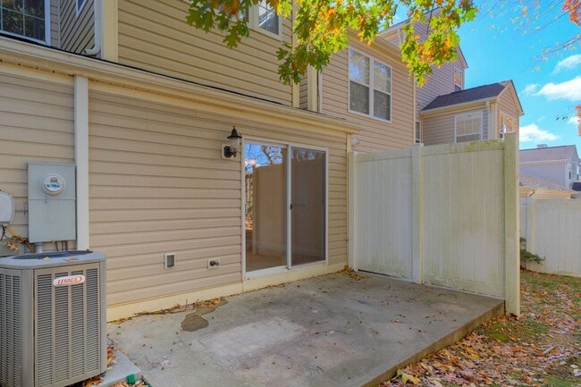 Building Photo - Available for the 2026-2027 lease term.