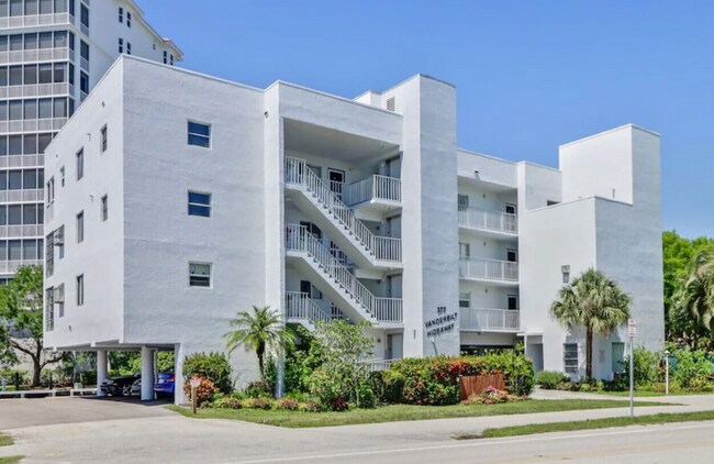 Building Photo - 377 Vanderbilt Beach Rd