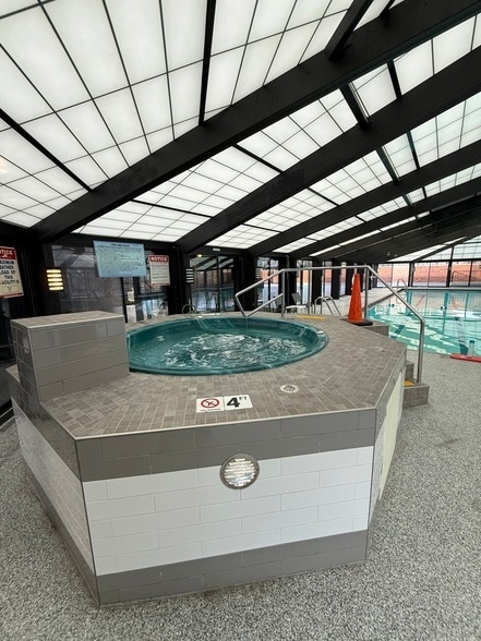 Building Photo - 5415 N Sheridan Rd