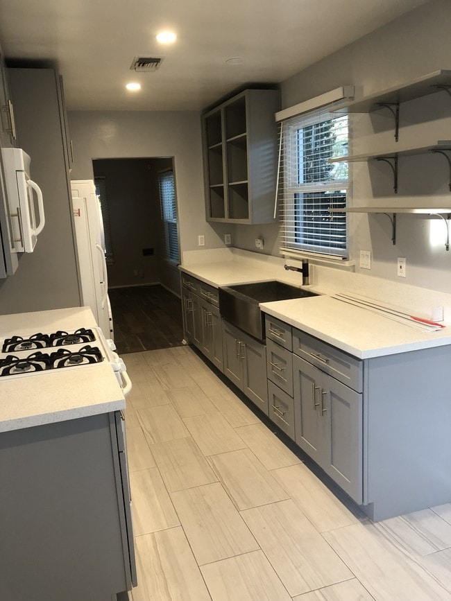 new kitchen - 11562 Huston St