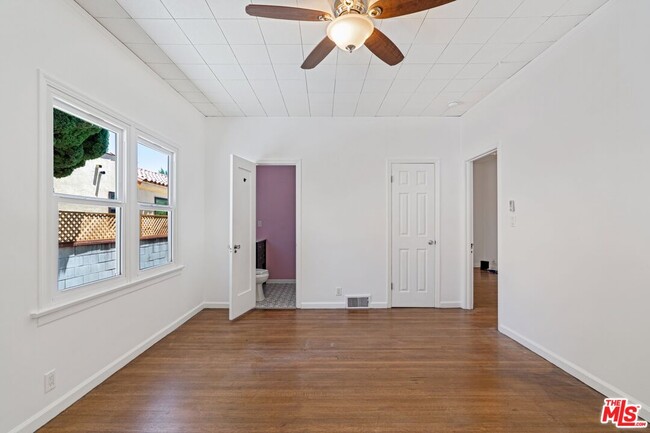 Building Photo - 337 N La Jolla Ave