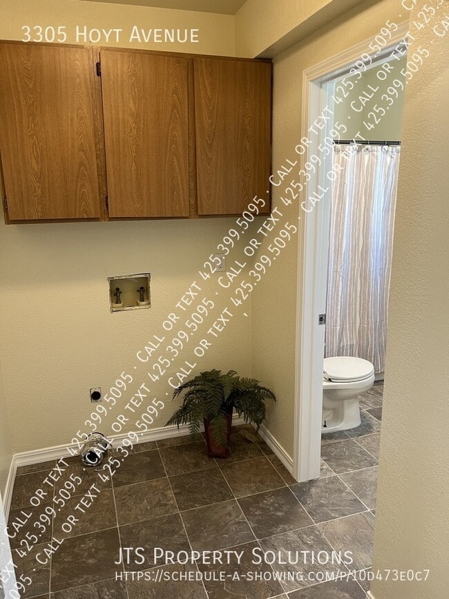 Building Photo - 3305 Hoyt Ave