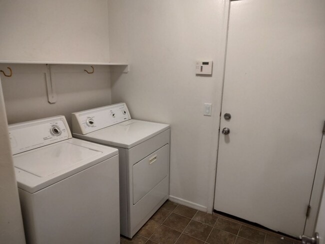 Building Photo - 3 Bedroom - 2 Bath - 2 Car Garage - Green Valley, AZ