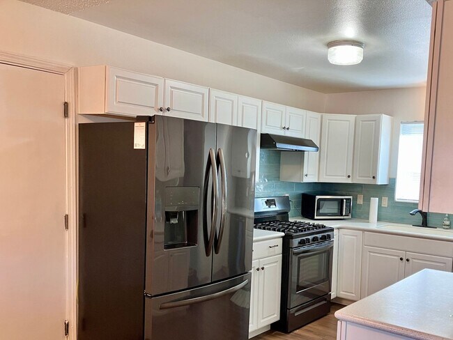 Building Photo - Newly Renovated Close to Intel