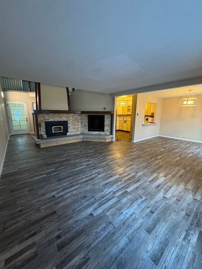 Primary Photo - Stunning 2 bedroom townhouse