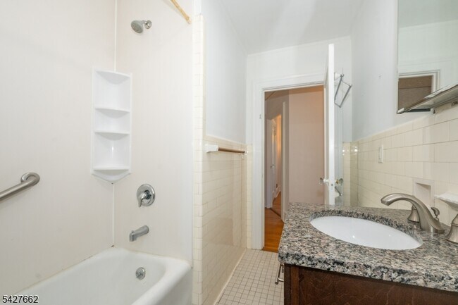 Building Photo - 200 Valley Rd