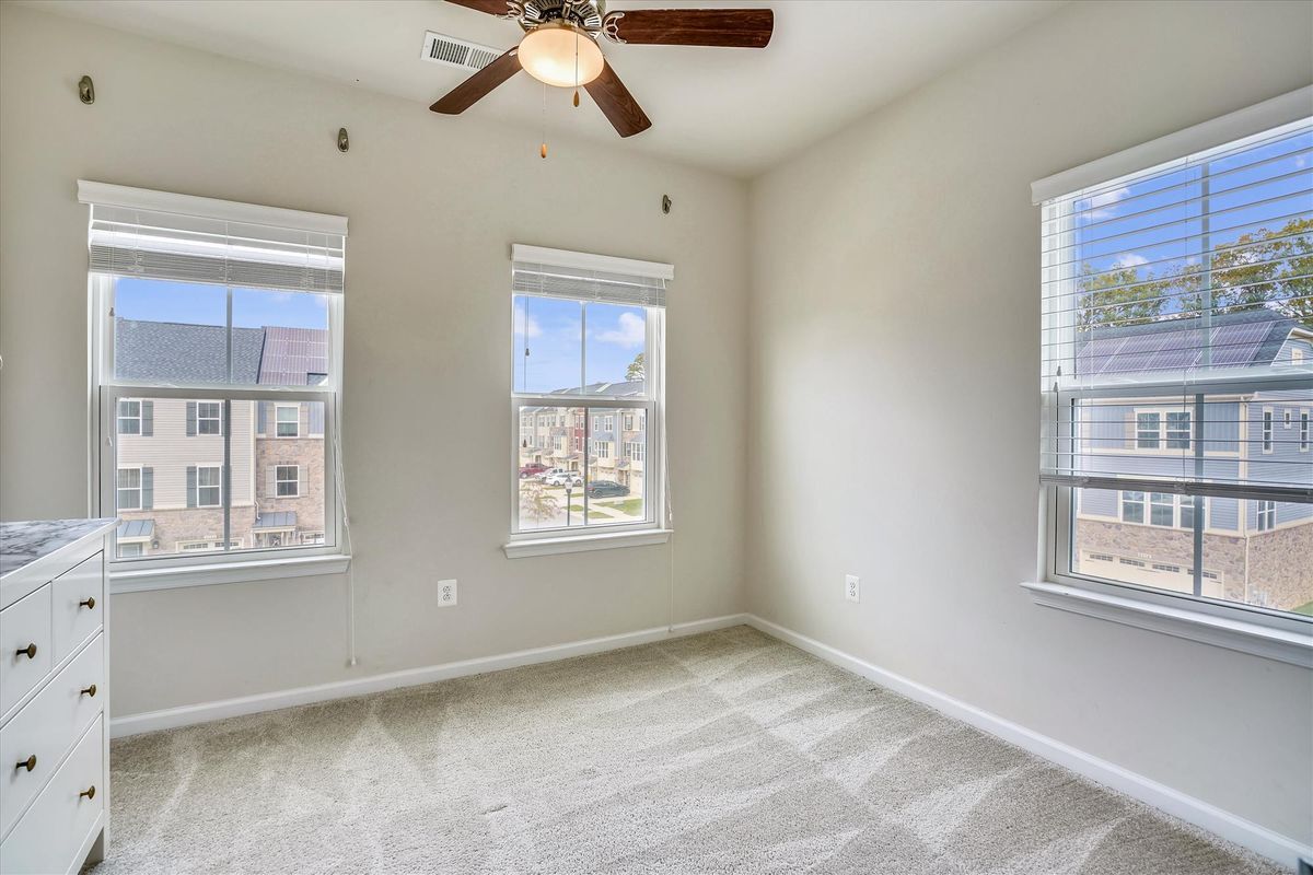Building Photo - 8303 Encore Dr