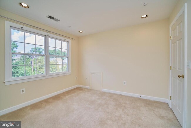 Building Photo - 504 N Thomas St