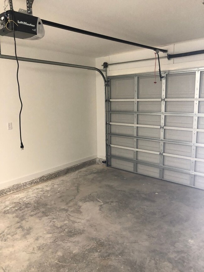Building Photo - 3 bedroom, 2.5 bath town-home,near TAFB