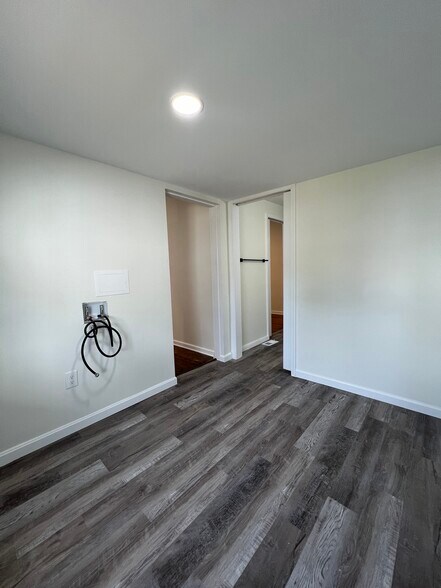 Laundry Room - 6908 Merwin Ave