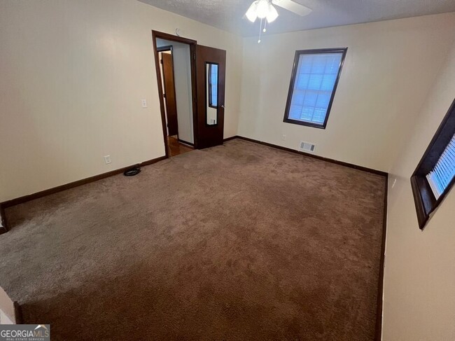 Building Photo - 916 Curry Cir SE