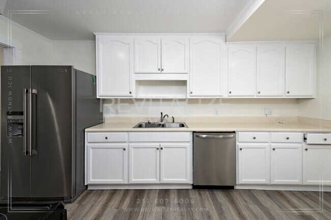 Building Photo - Beautifully Updated 3 Bed 2 Bath Home in D...