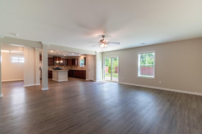 Building Photo - 3733 Moseley Dr