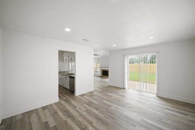 Building Photo - 6738 Prairie Village Dr