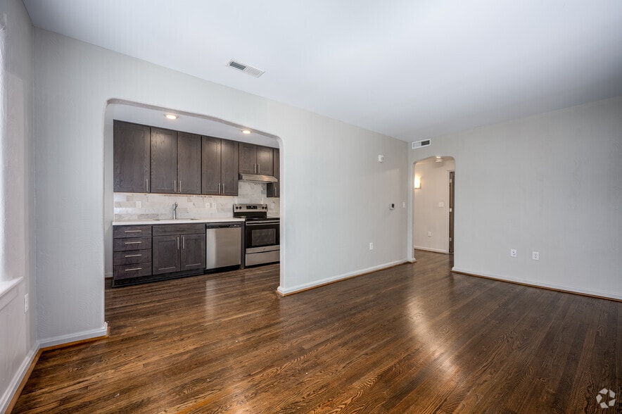 1BR, 1BA - 560SF - Living Room/Kitchen - Helen Louise Apartments LP