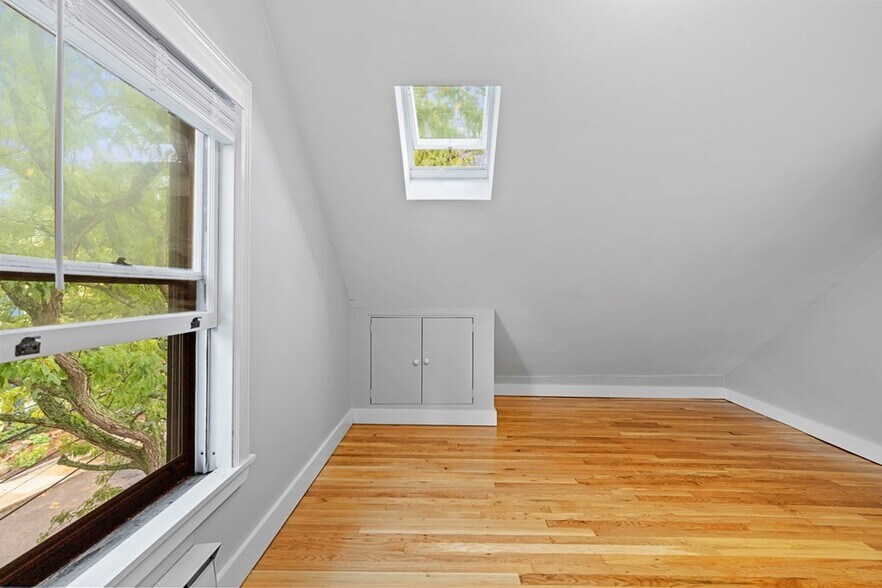 Building Photo - 80 Irving St