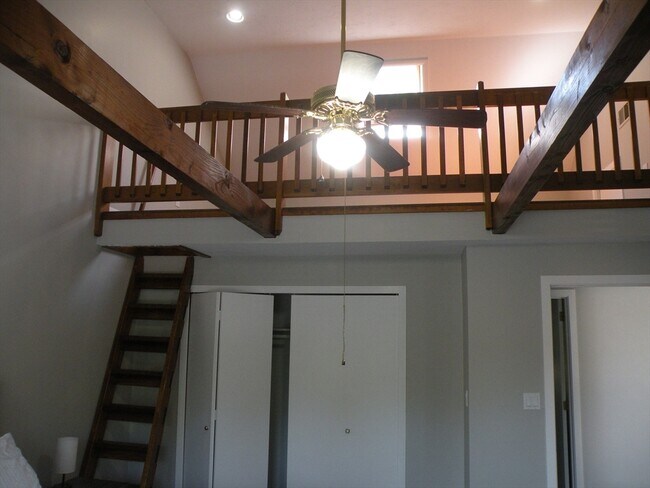 Building Photo - 41 Elm St