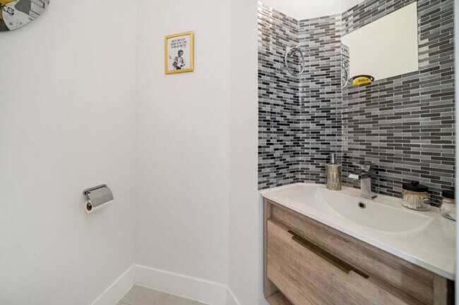 Building Photo - 3246 SW 44th St